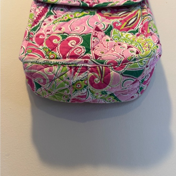 Vera Bradley Pink & Green Quilted Bag pinwheel pattern. - Picture 2 of 9